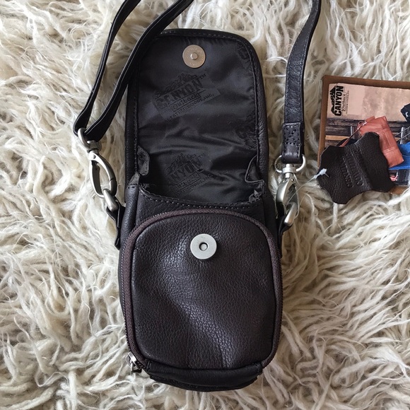 Canyon Outback Brown Leather Crossbody Purse - Like New - Picture 3 of 8